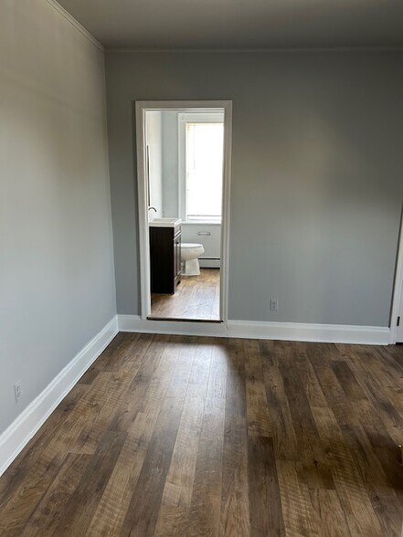 Building Photo - 25 S Finley Ave