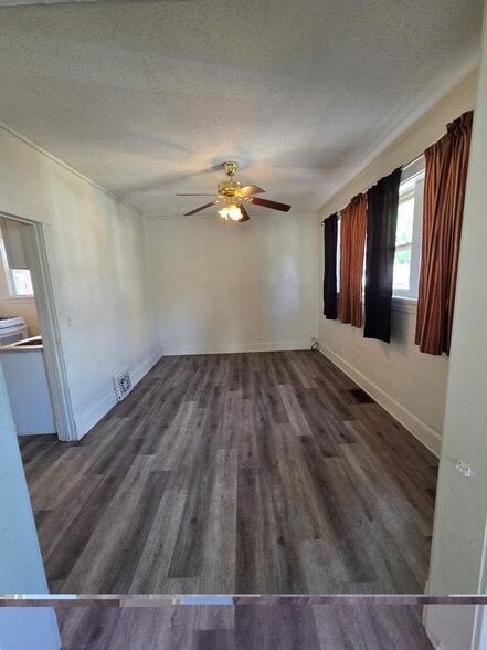 Dining room - 317 E Spring St