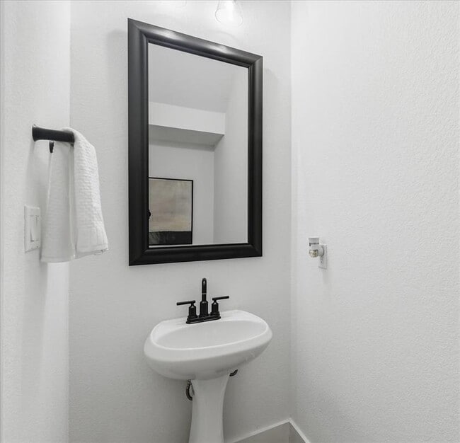 Building Photo - 1006 Scarlet Sage Dr