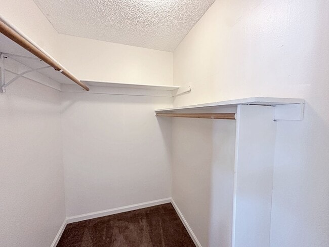 Building Photo - 3 BEDROOM 2.5 BATH TOWNHOME