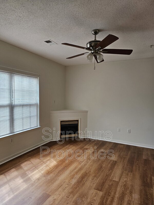 Building Photo - 801 Brassie Ln