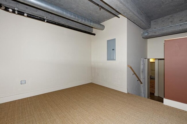 Building Photo - 201 4th St