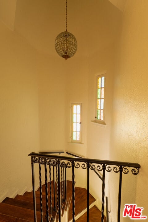 Building Photo - 2829 Beachwood Dr