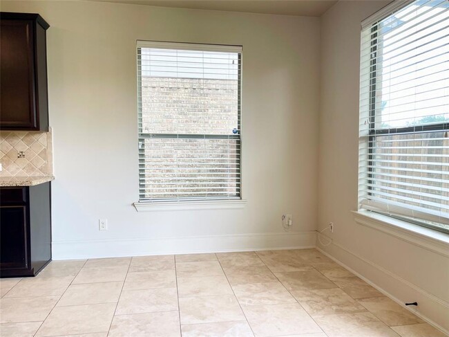 Building Photo - 8338 Sedona Ridge Dr