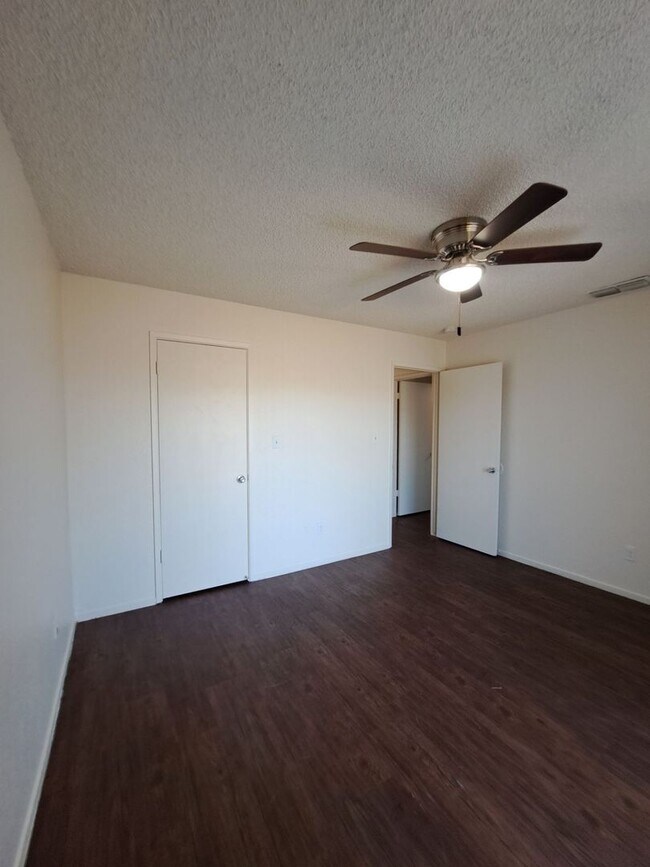 Building Photo - Central Unified District 3-bedroom 2-bathr...