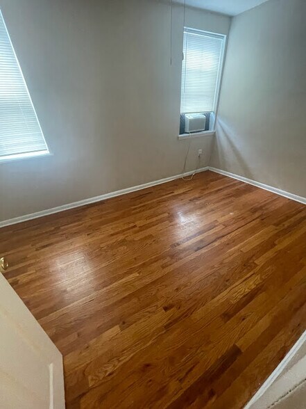 Primary Bedroom - 2148 N Carlisle St