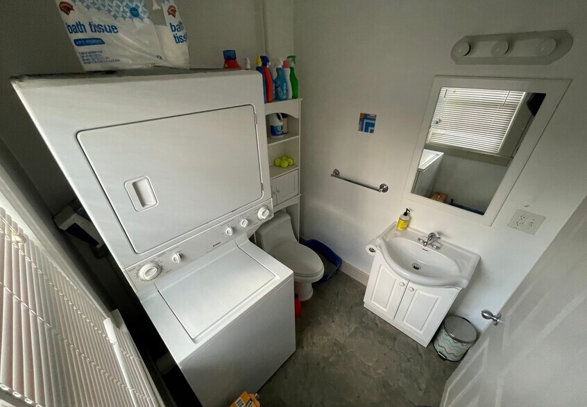 Building Photo - 17 Summer St