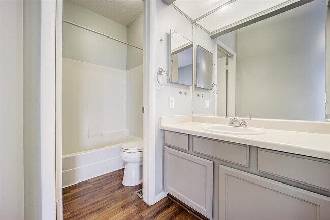 Building Photo - Crosspointe (1458)