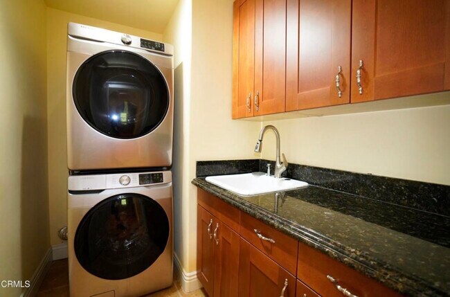 Laundry room - 2340 Brigden Rd