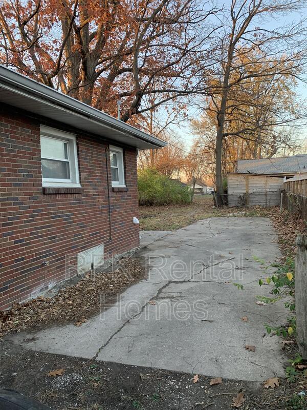 Building Photo - 3324 E 25th St
