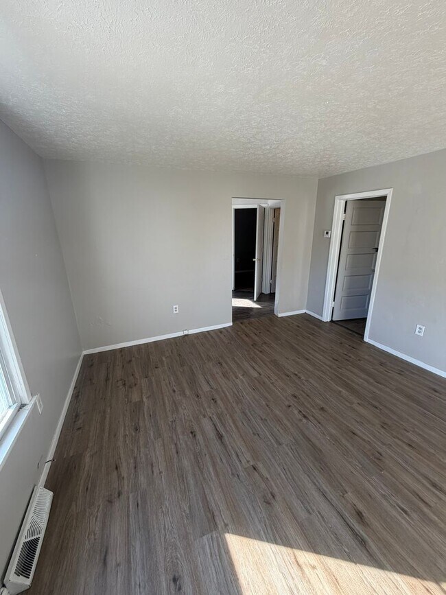 Building Photo - 2200 W 103rd St