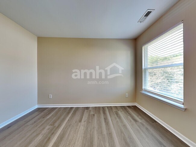 Building Photo - 533 Wrayhill Dr