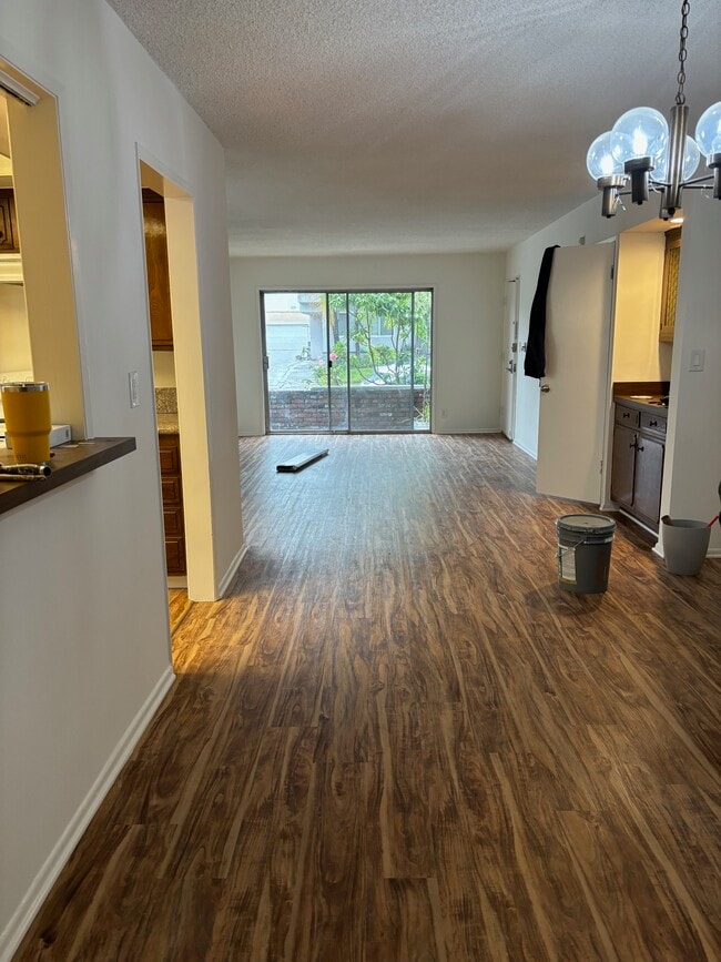 Building Photo - 1118 S Oakhurst Dr