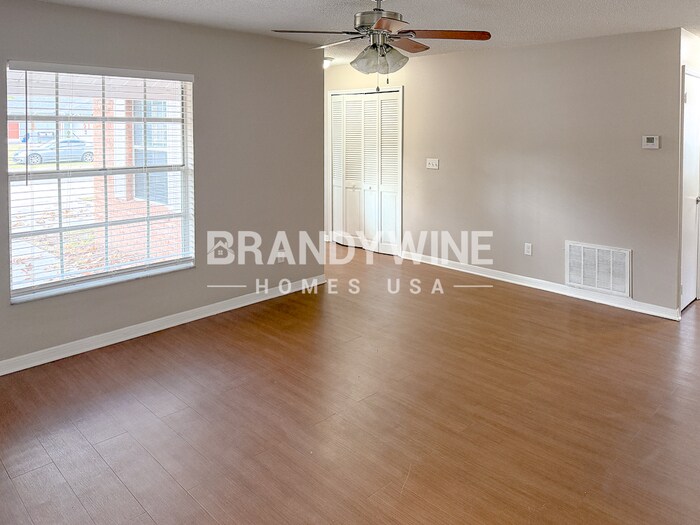 Building Photo - 215 Shore Rd