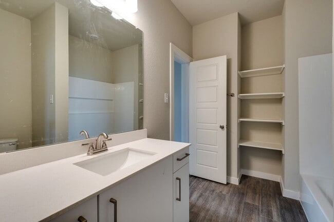 Building Photo - AVAILABLE NOW! GORGEOUS 2 BEDROOM FOUR PLEX LOCATED IN MIDLOTHIAN ISD!