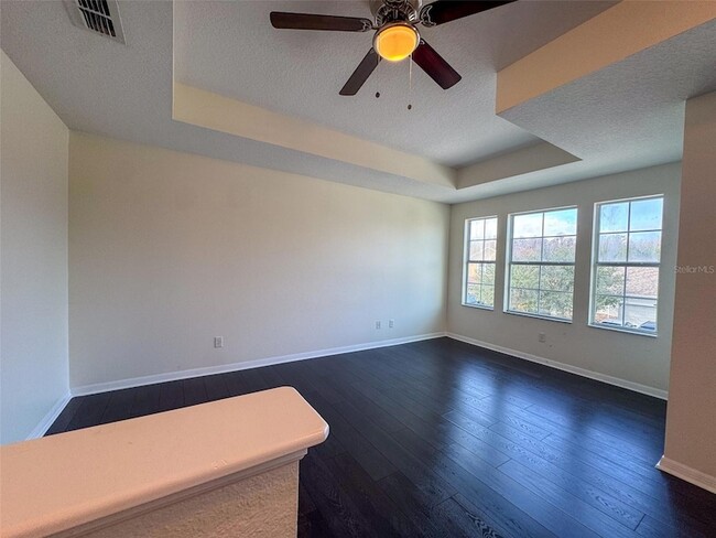 Building Photo - 10663 Pictorial Park Dr