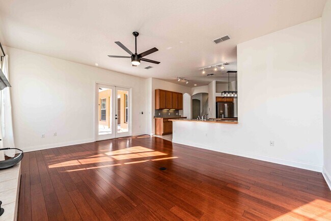 Building Photo - St. Cloud 4 Bedroom, 4 Bathroom Pool Home with Lake View