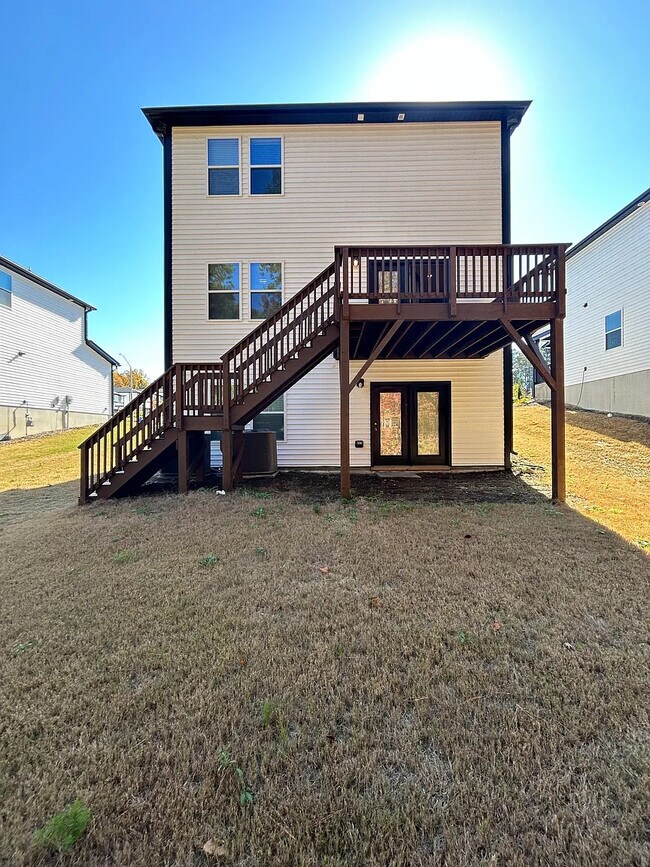 Building Photo - Room in House on Collaborative Wy