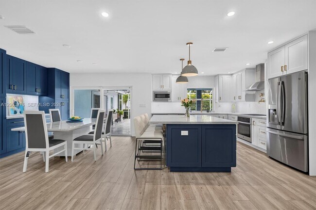 Building Photo - 16840 SW 87th Ave