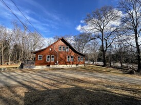 Building Photo - 1495 Ten Rod Rd