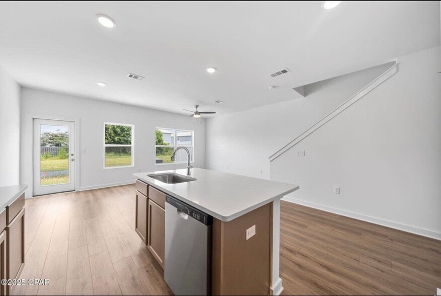 Building Photo - 5876 Tyndall Pl