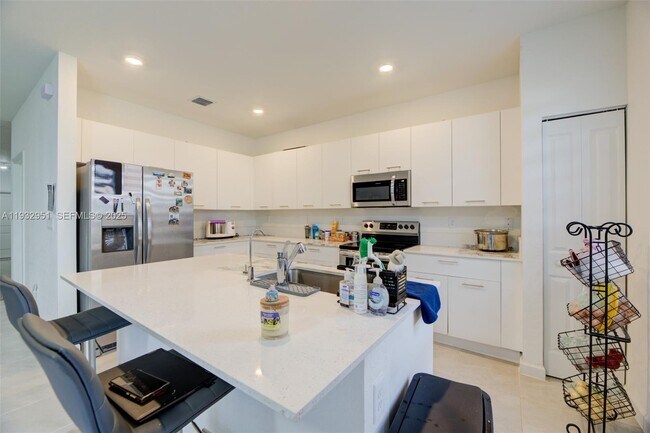 Building Photo - 12604 NW 23rd Pl