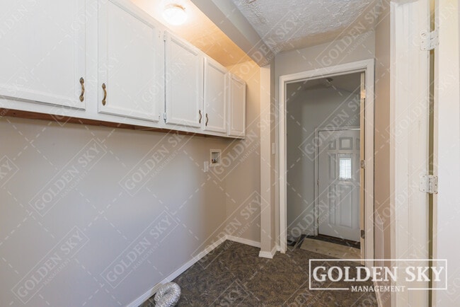 Building Photo - 3013 S Pershing Dr