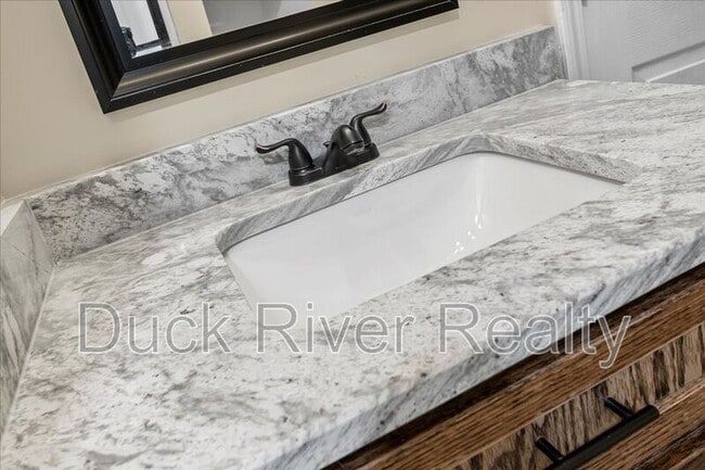 Building Photo - 406 7th St