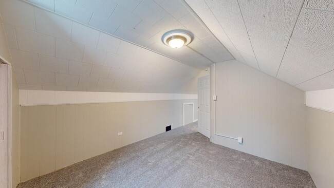 Building Photo - Old Brooklyn - 3 Bedroom Single Family Home