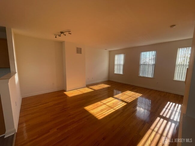 Building Photo - 430 Giordano Ave