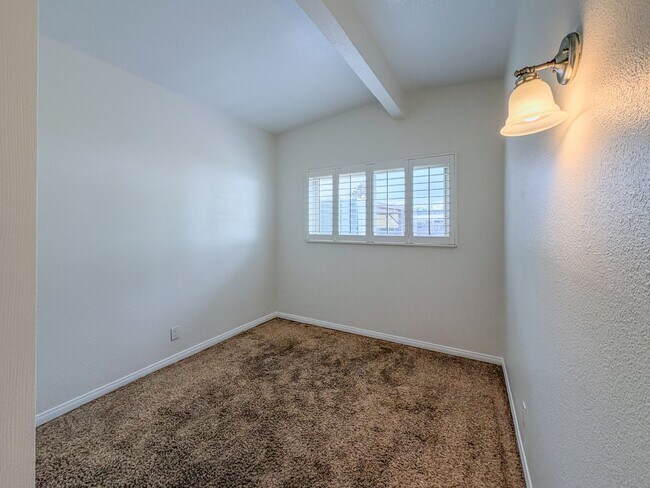 Building Photo - 1065 Belfast Ln