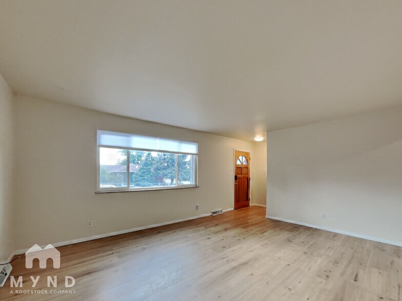 Building Photo - 5390 King Ct
