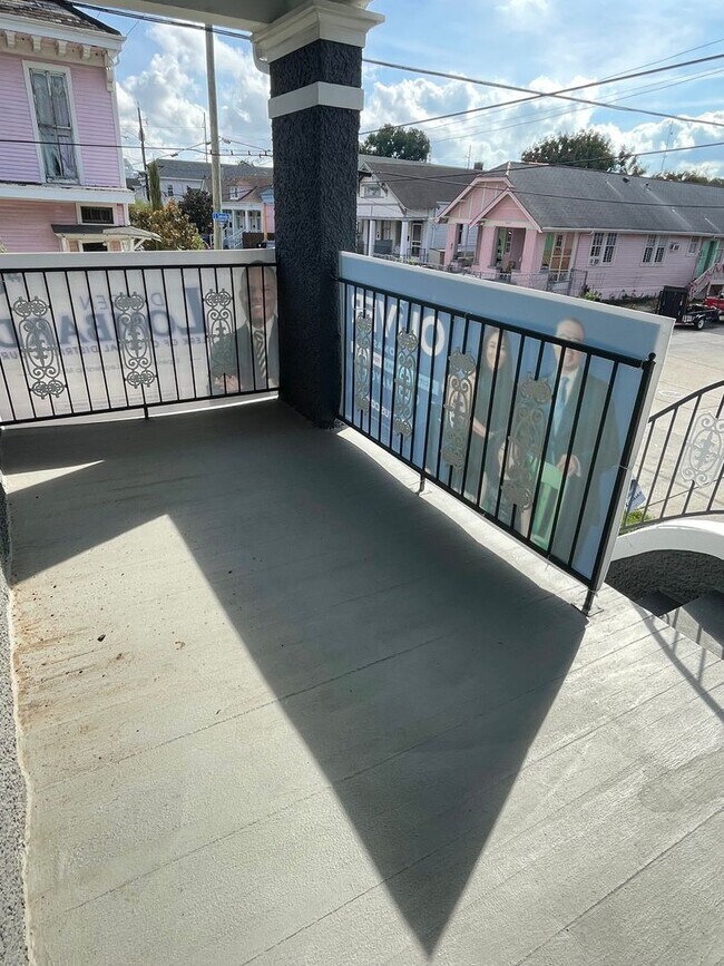 Building Photo - Gorgeous 3BD/1BA in MidCity