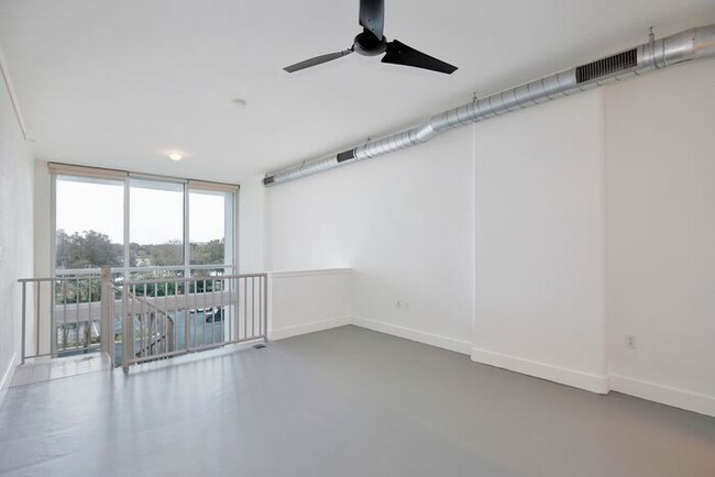 Building Photo - Beautiful 1/1.5 Modern Condo in the Highly...