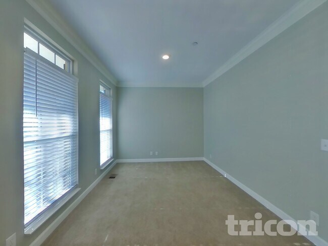 Building Photo - 1307 Creekside Dr