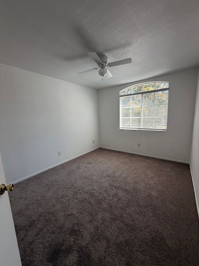 Building Photo - Gated Community Home in Cul-De-Sac
