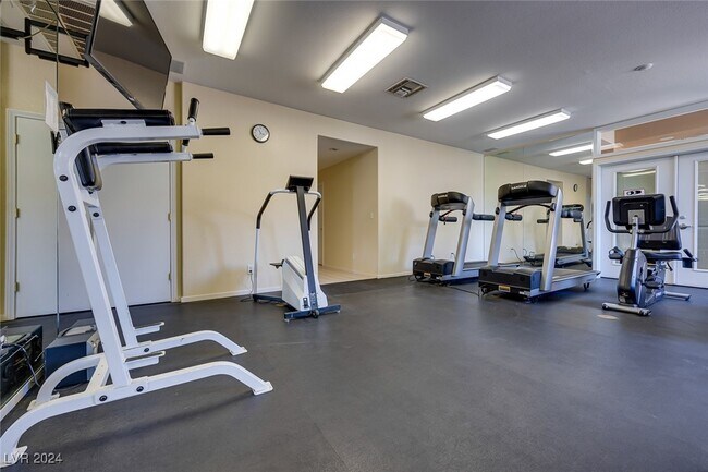 Building Photo - 75 N Valle Verde Dr