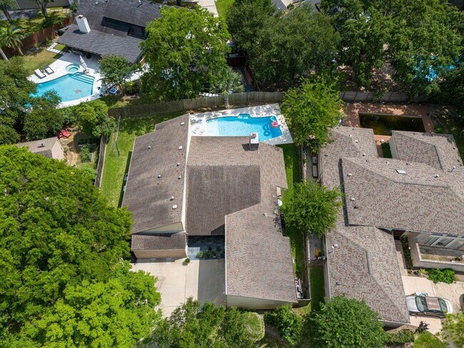 Building Photo - 1550 Wood Lodge Dr