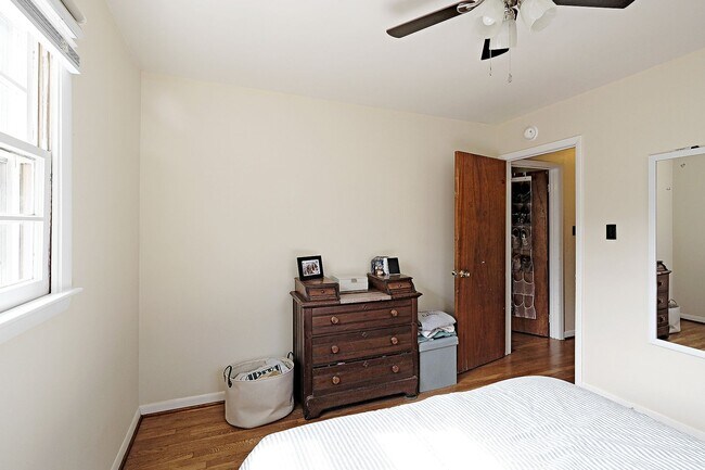Building Photo - Pet-Friendly Fry's Spring Rental Near UVA
