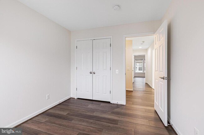 Building Photo - 5036 Greenhouse Terrace