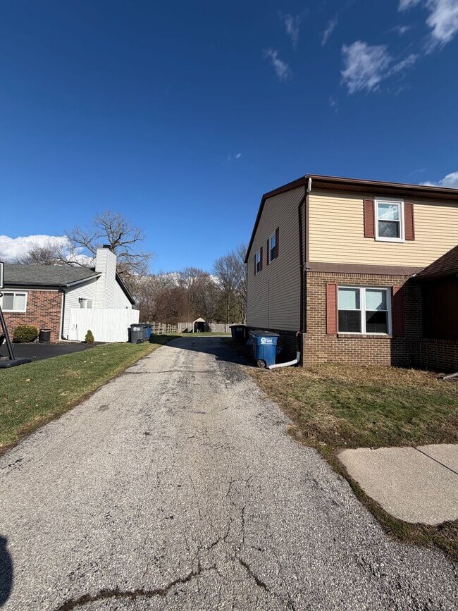 Building Photo - 1163 Bernath