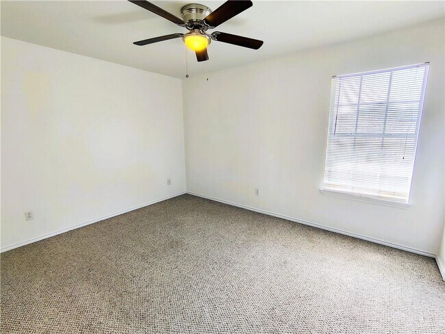 Building Photo - 3504 El Jardin St