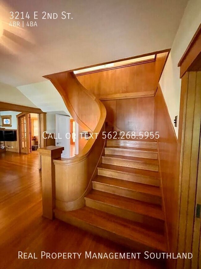 Building Photo - 4 BEDROOM 3 1/2 BATH ESTATE SITUATED IN PR...