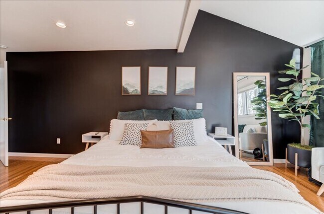 Building Photo - 441 Burlingham Rd