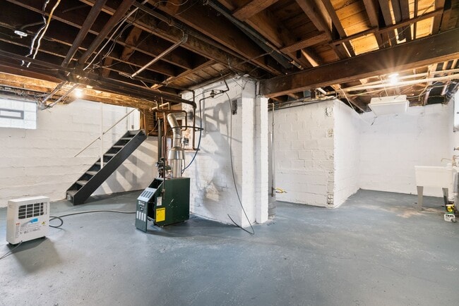 Building Photo - Newly Renovated 3 Bedroom home in East Pittsburgh available now!