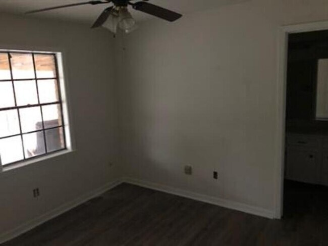 Building Photo - 539 Woodland Hills Pl