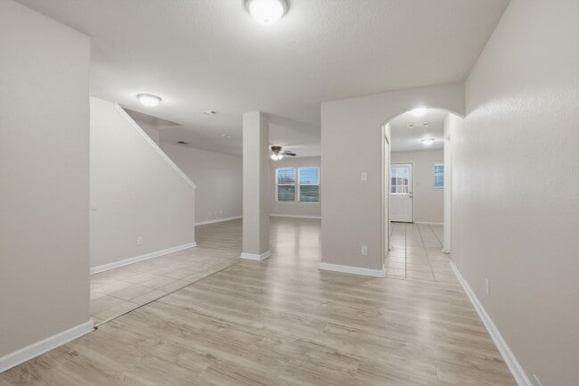 Building Photo - 4BR Home with Open Living Area & Included Appliances
