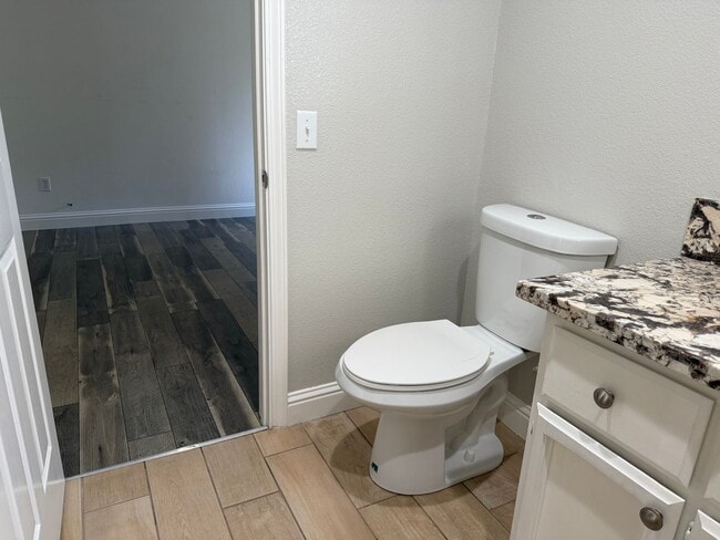 Building Photo - Gorgeous 2 bedroom 2 bath duplex in the trees