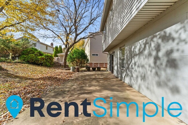 Building Photo - 12035 Stuart Ridge Dr