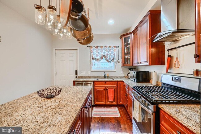 Building Photo - 1730 E Chase St